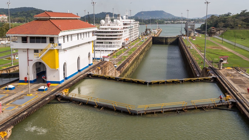 410-3910 Panama Canal - Miraflores Locks.jpg